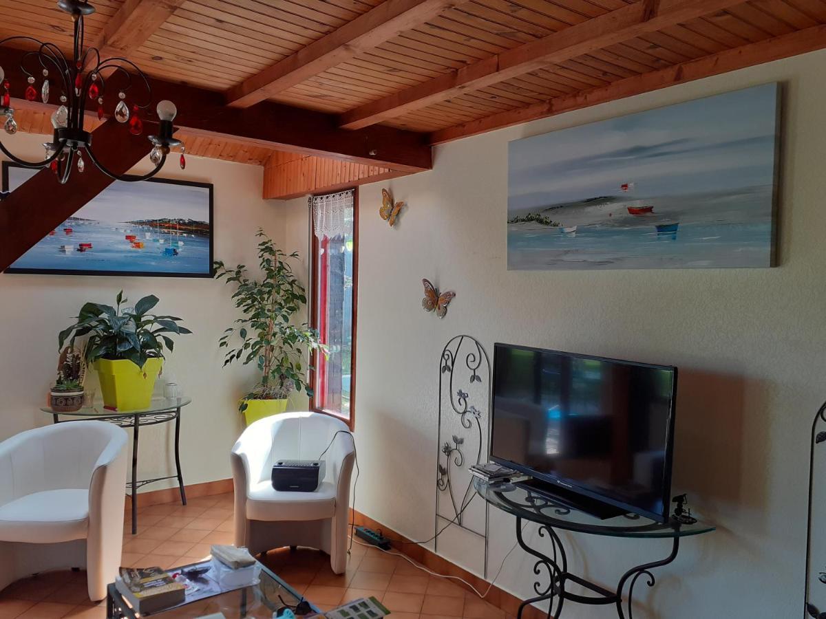 Chez Christine Panzió Noyal-Pontivy Kültér fotó